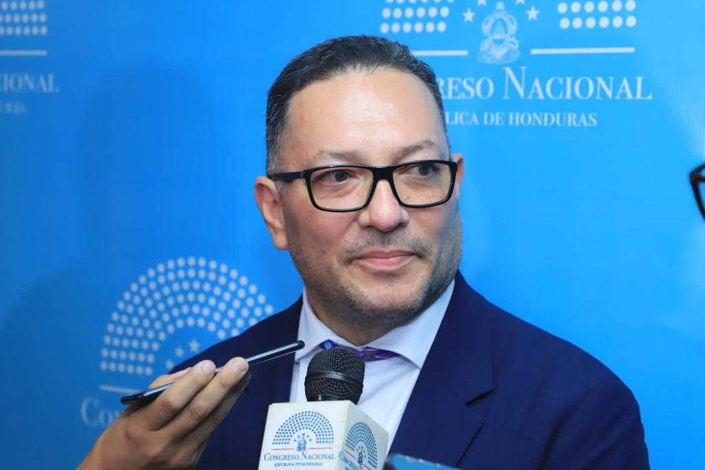 CN y ENEE revisaron 27 contratos para modernizar la empresa